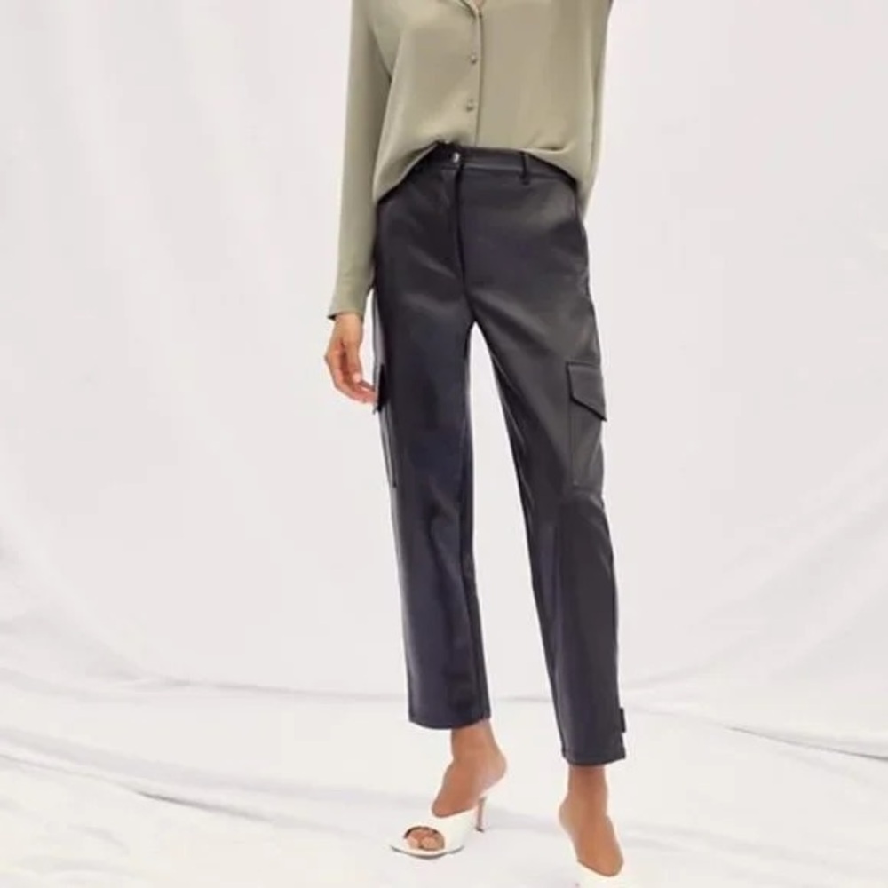 NWT Wilfred Aritzia The Modern Cargo Vegan Leather High Rise Pants Size 00 Black